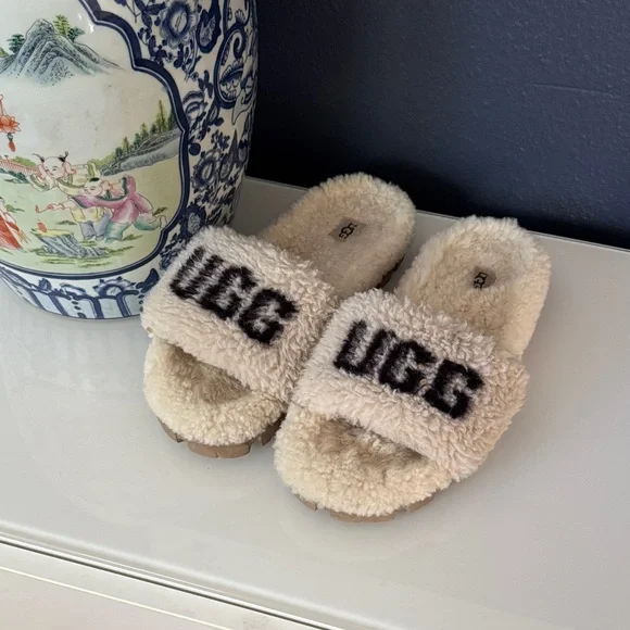 UGG Cream and Black Fuzzy Slippers - Picture 2 of 5